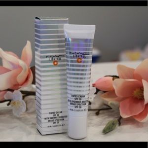 MAC Lightfull C In Dark